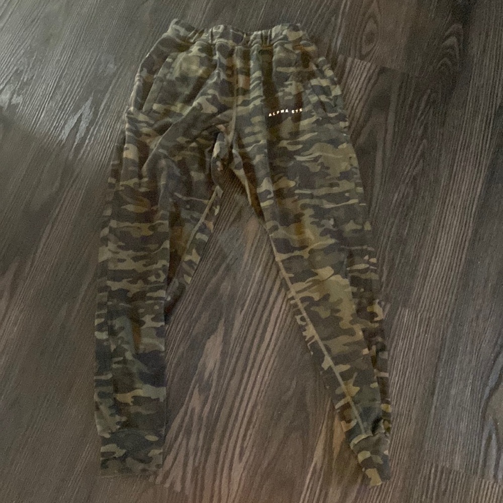 🍍ALPHALETE🍍CAMOUFLAGE 🍍Size med🍍C-2